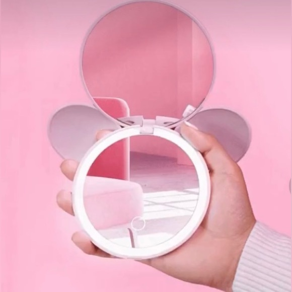Impressions Disney Minnie Mouse LED Compact Mirror Bowtiful Matte Pink - Picture 5 of 7